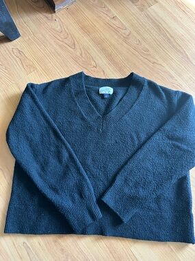 Universal Thread Black V-Neck Textured Sweater